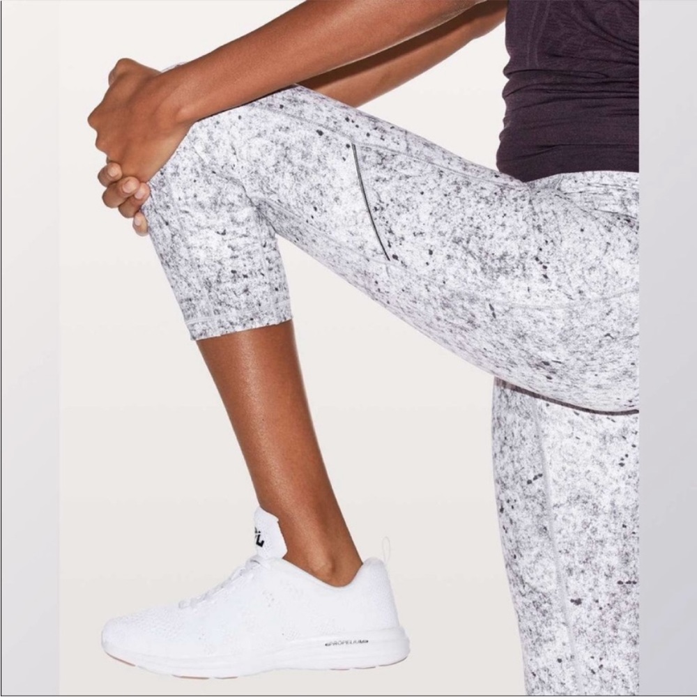 Lululemon Speed Up Crop 21” in Antiqued Alpine White Multi SZ 8 EUC - Picture 2 of 5